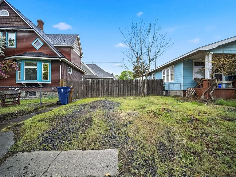 1123 E Indiana Ave — Photo 44