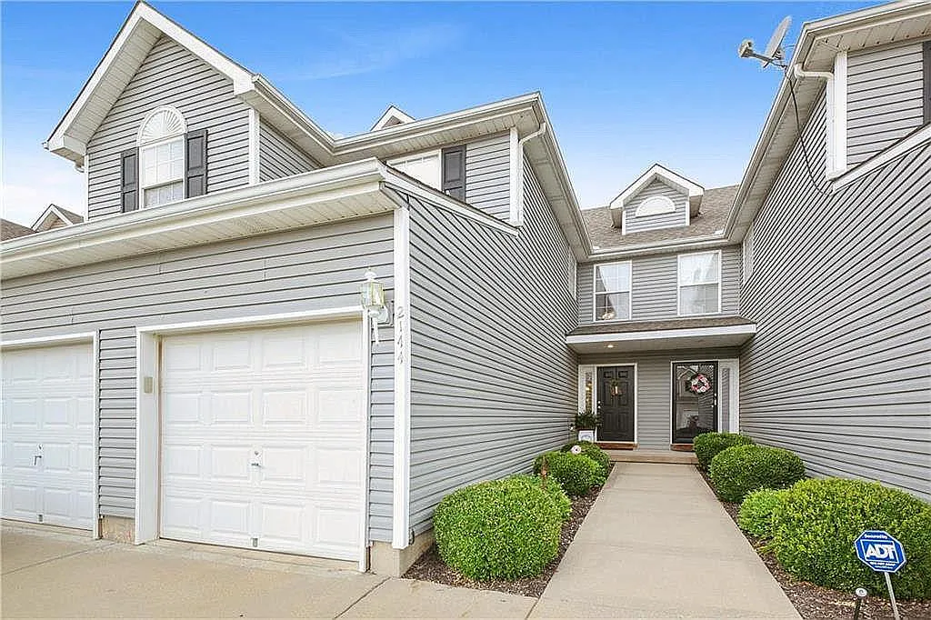 2144 SW Rambling Vine Rd — Photo 1