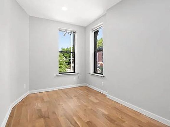 3rd image of 305 Hancock St #1F