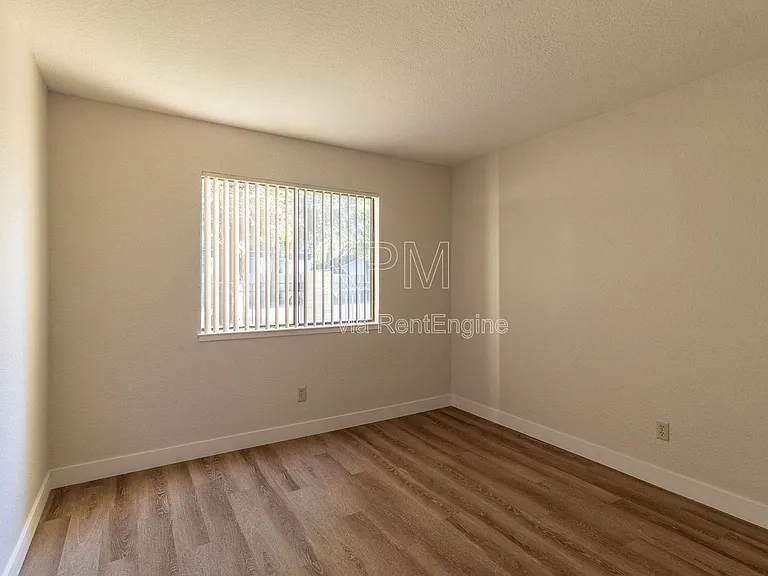 Stamford Court Apartments — Photo 46
