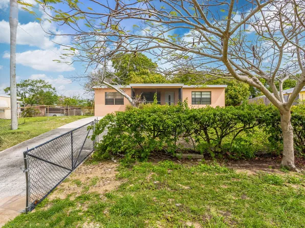 131 Ficus Tree Drive, Lantana, FL 33462