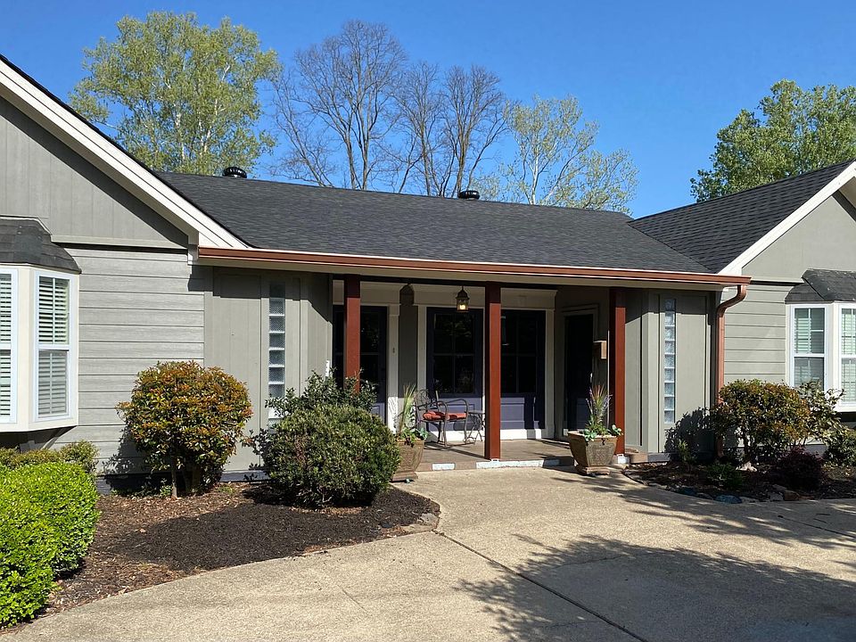 This property is a duplex. 1161 Gilbert Drive consisting of Living room, Flex Room, kitchen, 2 bedrooms and 2-1/2 baths is on the left