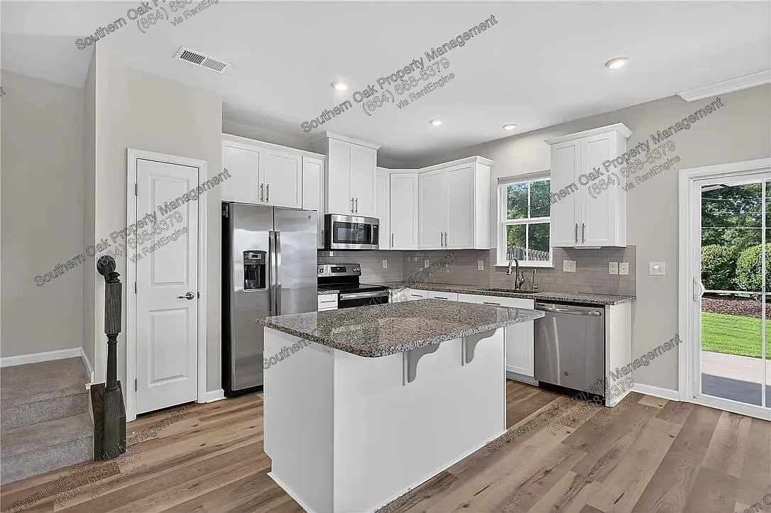 3 bed, 2.5 bath, 1605 sqft, $1,975 — Photo 3