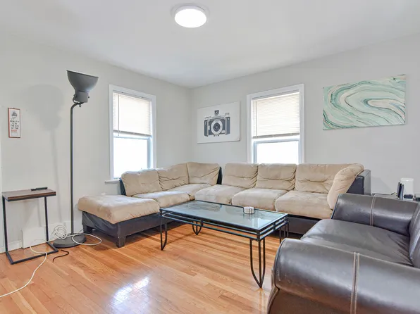 256 W 6th St #2, South Boston, MA 02127