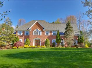 5 Diamond Ct, Montebello, NY 10901