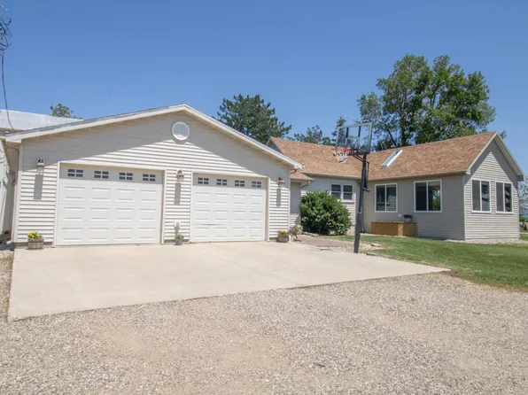 270 31st St, Hills, MN 56138