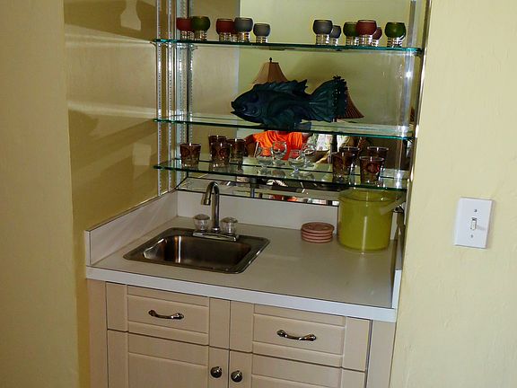 Wetbar in the dining/living.