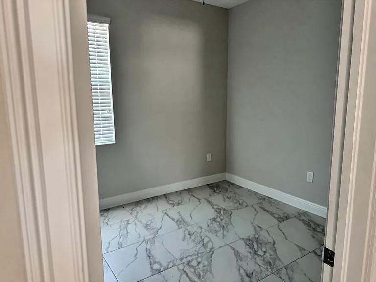 2531 W Walnut St — Photo 6