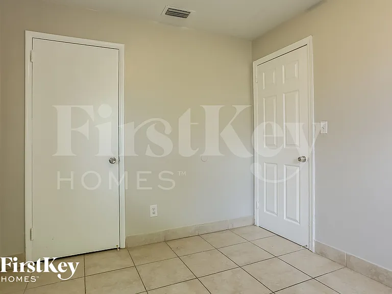 1901 SW 67th Ter — Photo 16