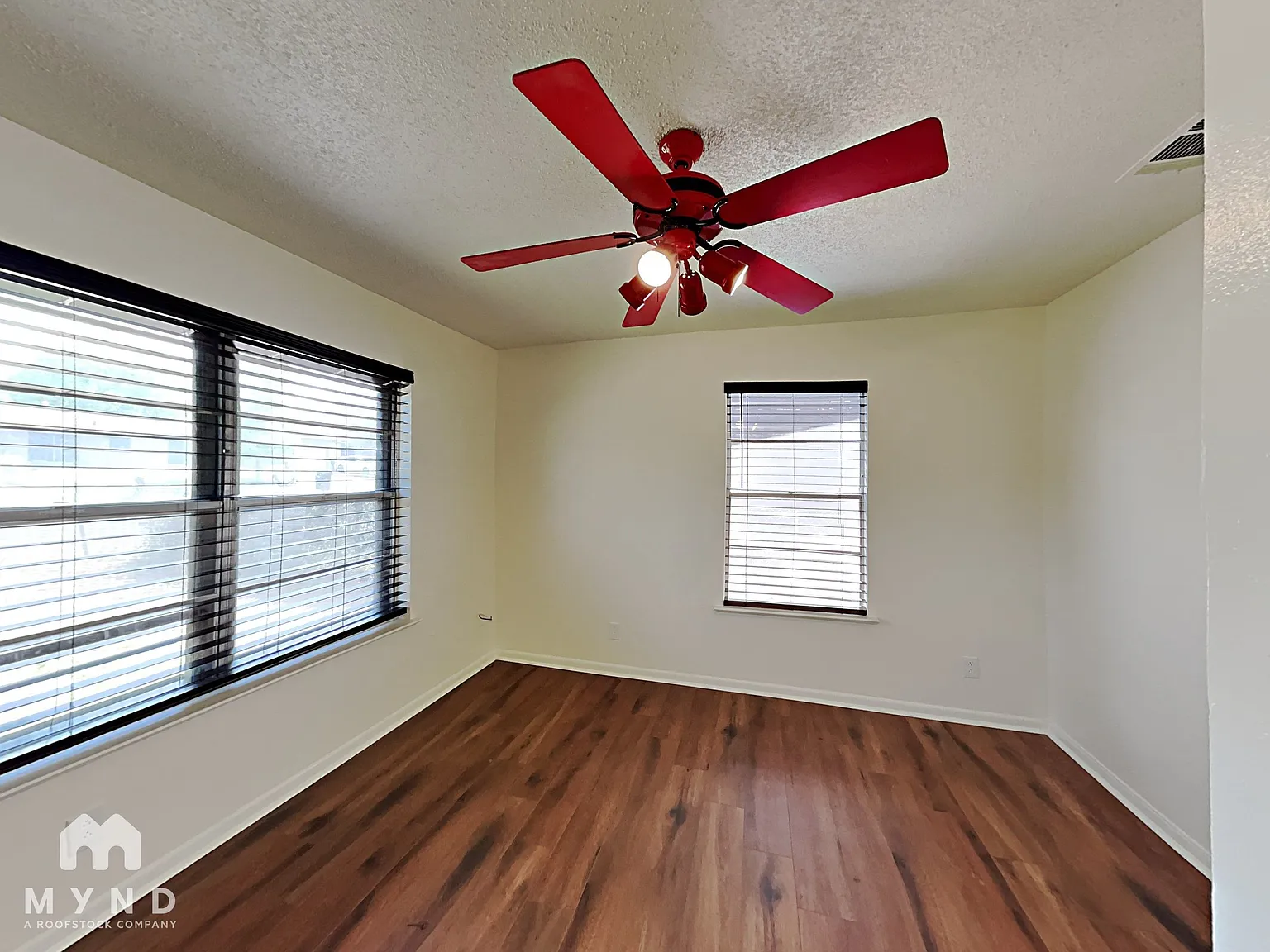 3 bed, 1.0 bath, 1008 sqft, $1,964 — Photo 4