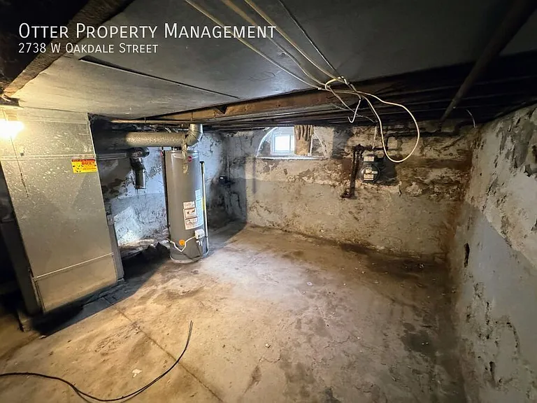 2738 W Oakdale St — Photo 23