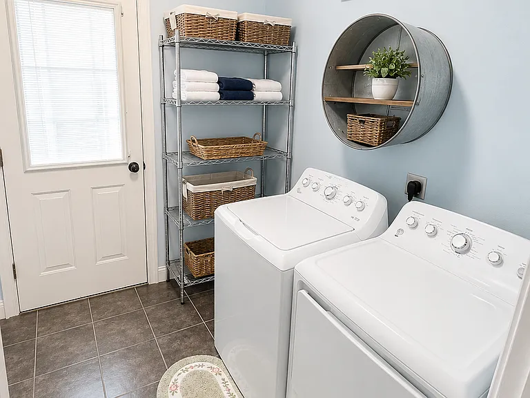 Mudroom/Laundry