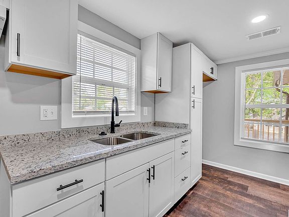 2nd image of 300 6th St