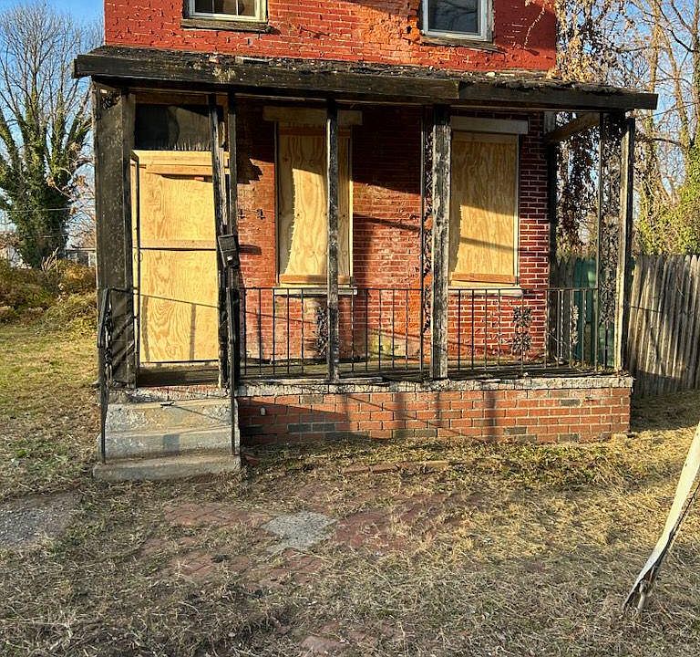 2nd image of 232 W 4th St
