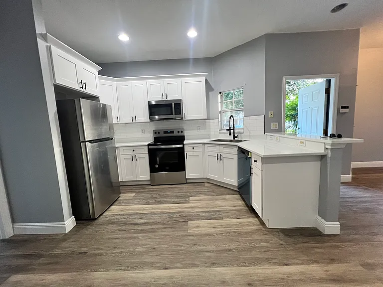 6728 Lake Rochester Ln — Photo 7