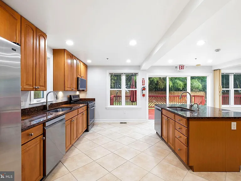 711 Lamberton Dr — Photo 11