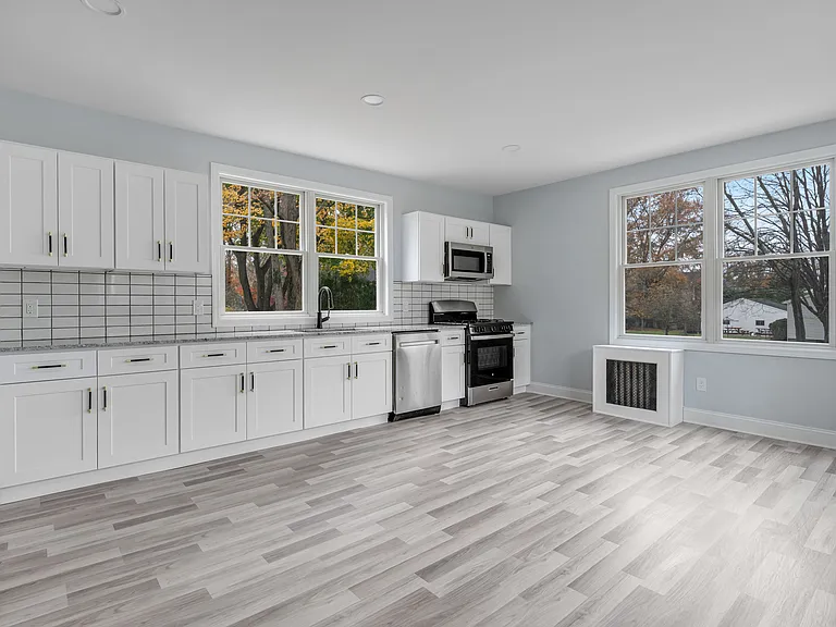 684 Closter Dock Rd — Photo 7