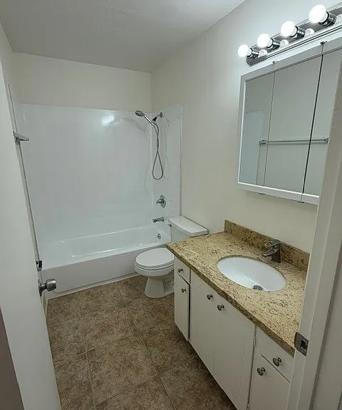 Spanish Castle Apartments — Photo 15