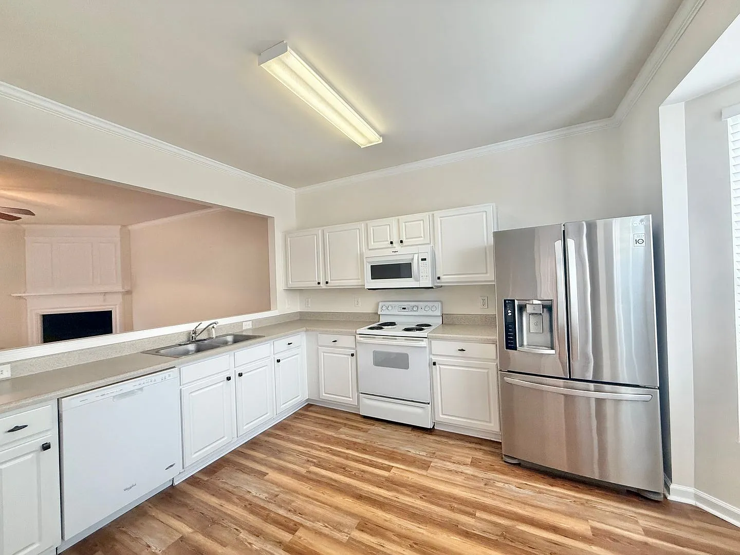 Charming 3BD, 2.5BA Raleigh Townhome in a Prime Location Near RDU Airport, Brier Creek, and North... — Photo 4