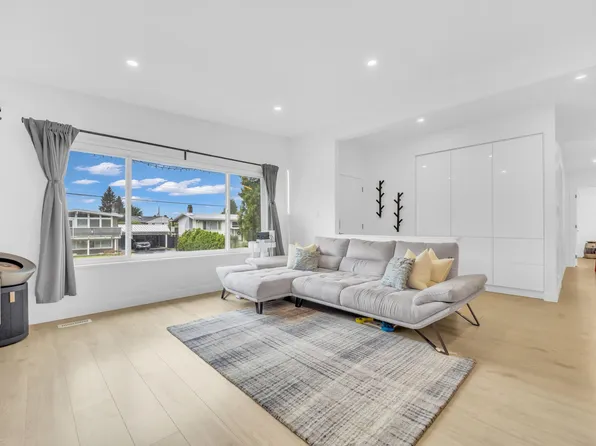 295 Leroy St, Coquitlam, BC V3K 5K5