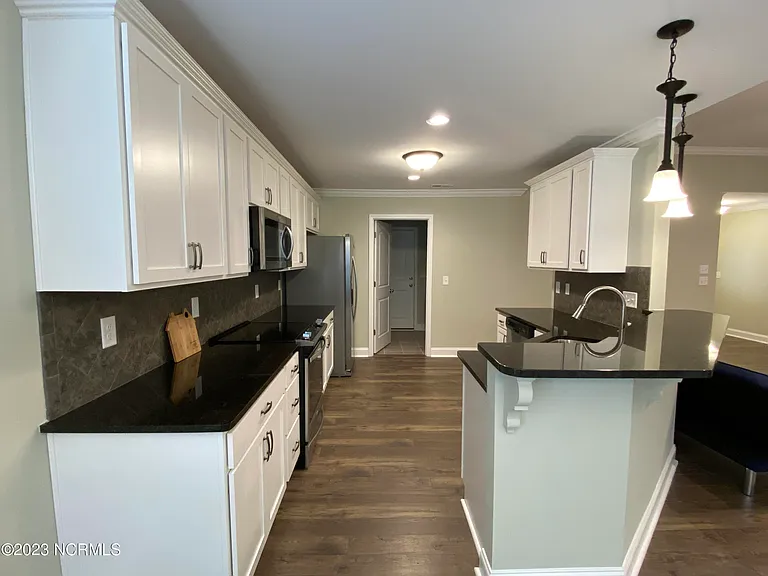 2417 Zircon Dr — Photo 6