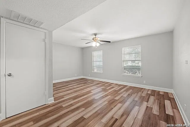 3 bed, 2.0 bath, 3561 sqft, $2,900 — Photo 2