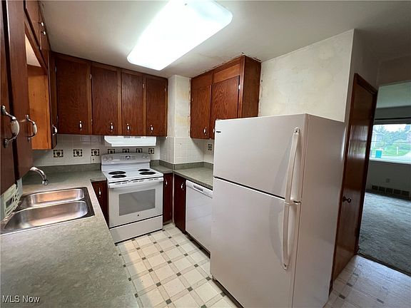 4th image of 7444 Case Ave