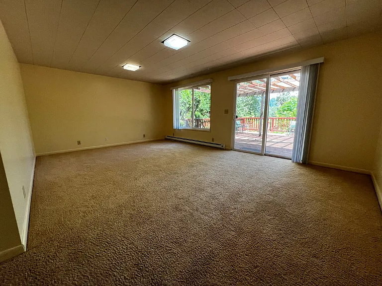 305 E 39th Ave — Photo 23