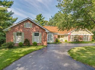 817 White Rock Dr, Saint Louis, MO 63131
