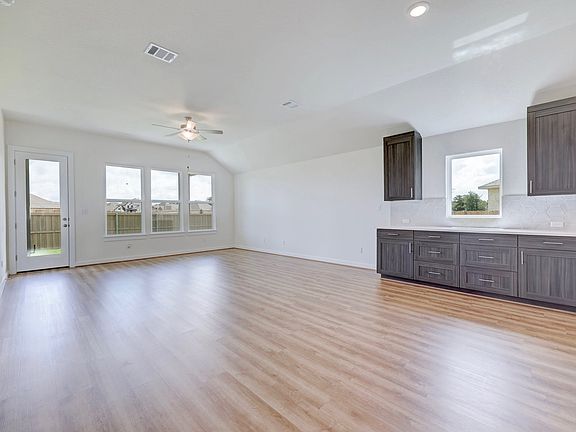 5th image of 102 Big Pine Creek Ln