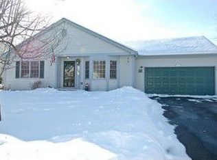 717 N Carriage Hill Rd, Island Lake, IL 60042