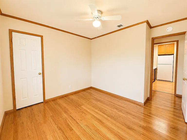 508 N Vermont Ave — Photo 18