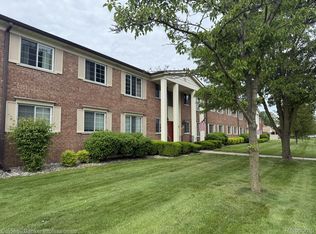 22860 E Nine Mile Rd #16, Saint Clair Shores, MI 48080