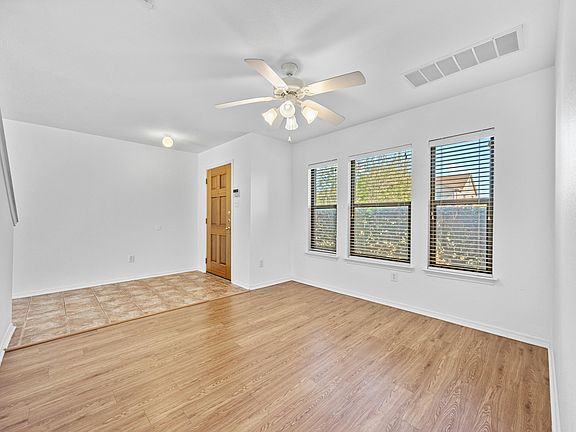 3rd image of 205 Cottontail Dr