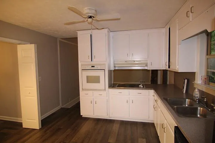 3765 Manor House Dr — Photo 8