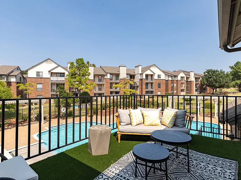 Outdoor Resident Lounge