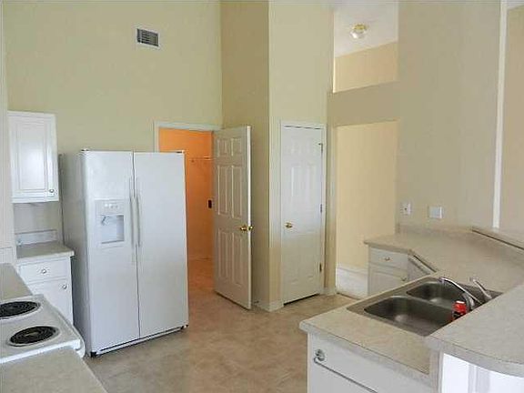 4th image of 730 Saltair Ln