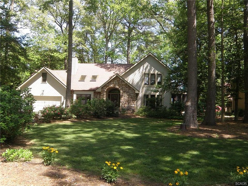 1st image of 11 Club House Dr
