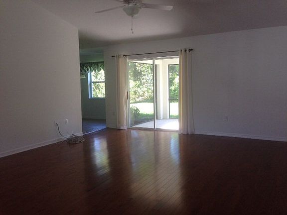 4th image of 8 Saint Andrews Ct