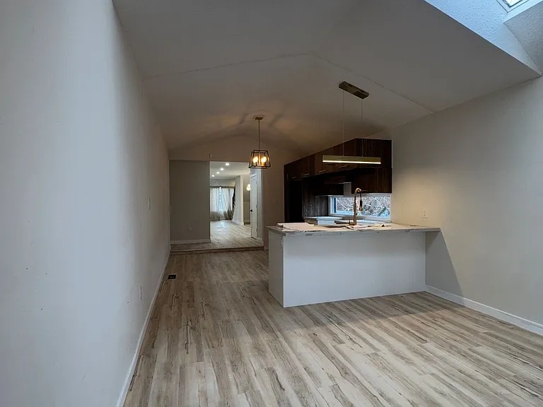 5759 Robinson St — Photo 6