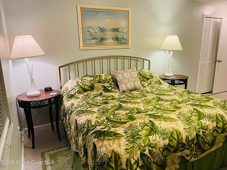 159 Queens Ct — Photo 11