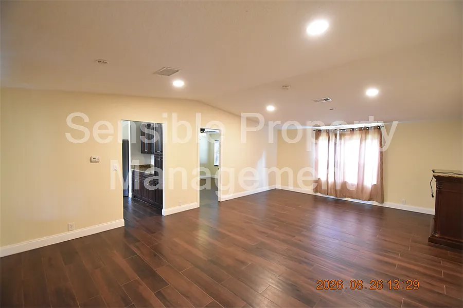 3 bed, 1718 sqft, $2,250 — Photo 3