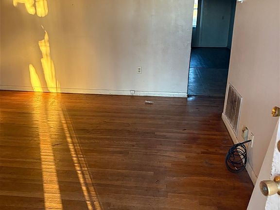 3rd image of 102 K St