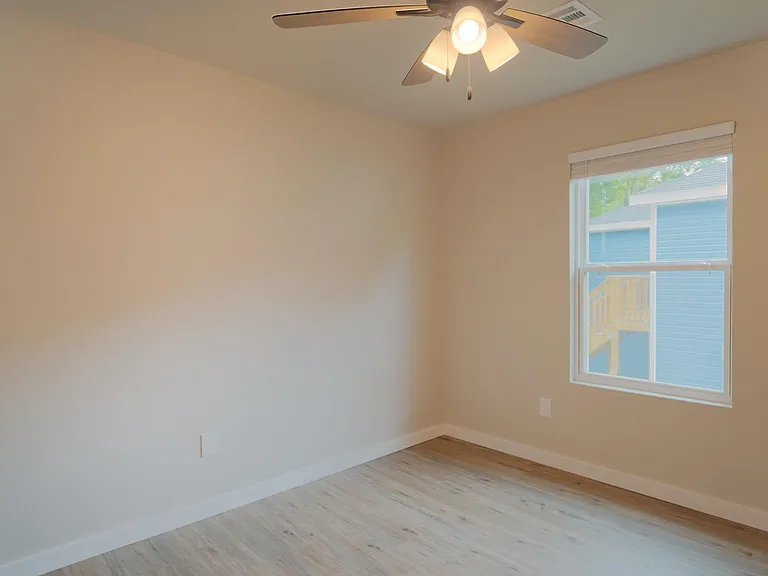 2606 Central St — Photo 8