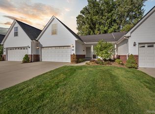 816 Nelsons Ridge Dr, Howell, MI 48843