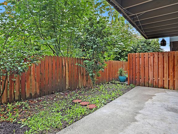 Outdoor patio/yard space
