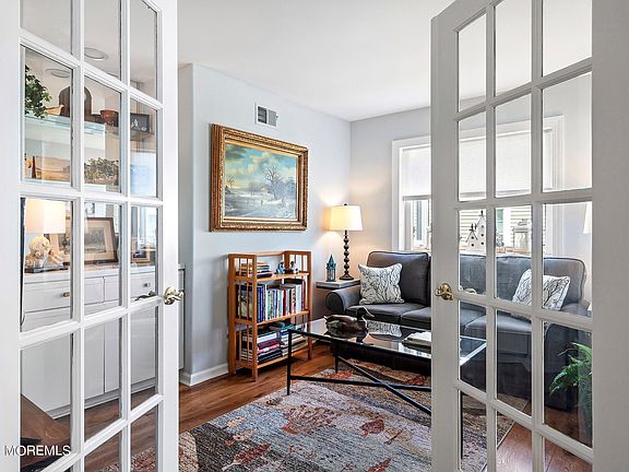 5th image of 1059 B Buckingham Drive