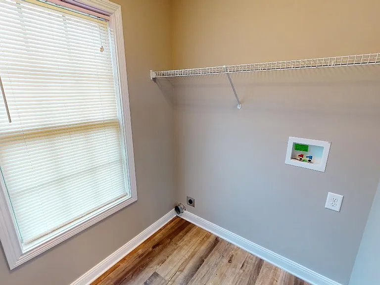 733 Cavalier Dr — Photo 12