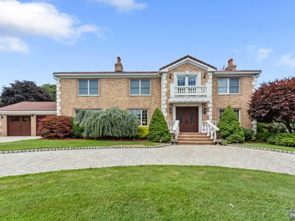 7 Peach Tree Ct, Hawthorne, NJ 07506