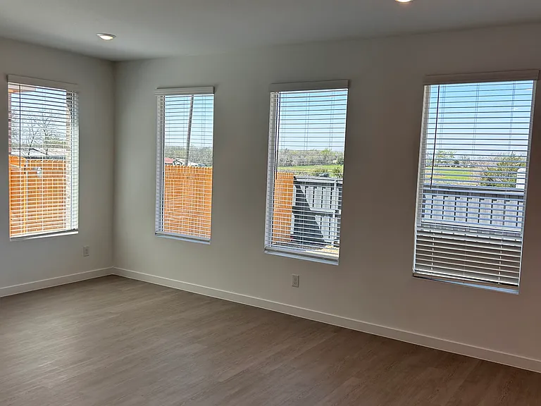 1020 Flameleaf Dr — Photo 23